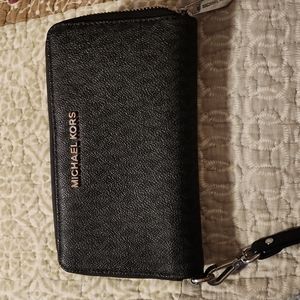 Michael kors wristlet